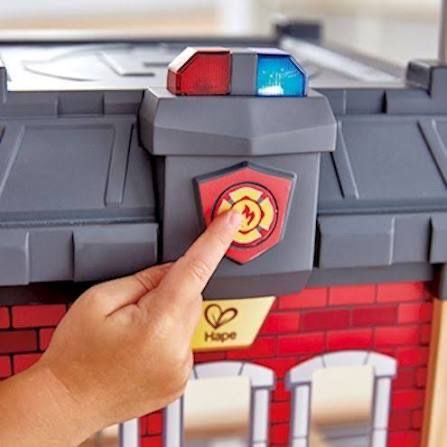 Hape Giocattoli: HAPE Grossstadt-Feuerwache – Usato da Zürich venduto da julia20016 2