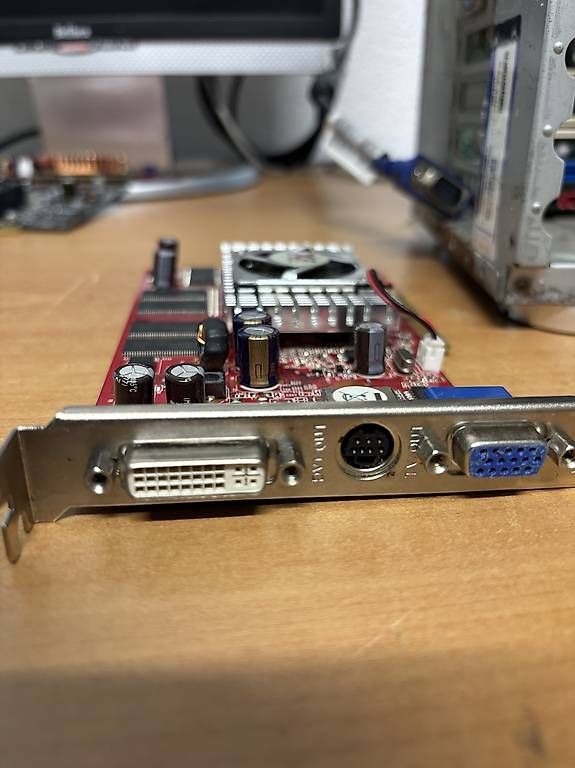 Cartes graphiques: Nvidia FX5200 Retro  – D'occasion à Niederuzwil par LA-Electronics 2
