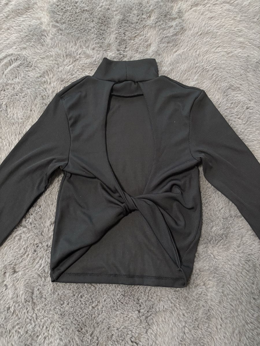 Top: Backless, Black,Long Sleeve Turtleneck Top – Nuovo (secondo la descrizione) da Wichtrach venduto da Re_Fit 1
