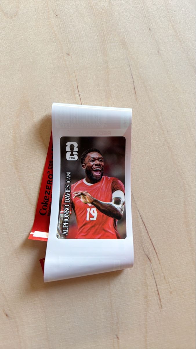 Panini Carte collezionabili: Panini WM 2026 - Coca Cola Sonderedition - Alphonso Davies – Nuovo e nell'imballaggio originale da Bern venduto da Schindy