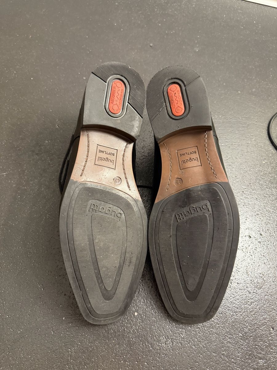 Bugatti Chaussures hommes: Bugatti Anzugsschuhe Gr. 43 – D'occasion à Aarau par bruegglifeld_ole 2