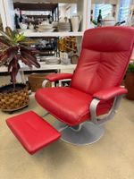 Sessel mit Hocker rot aus Leder