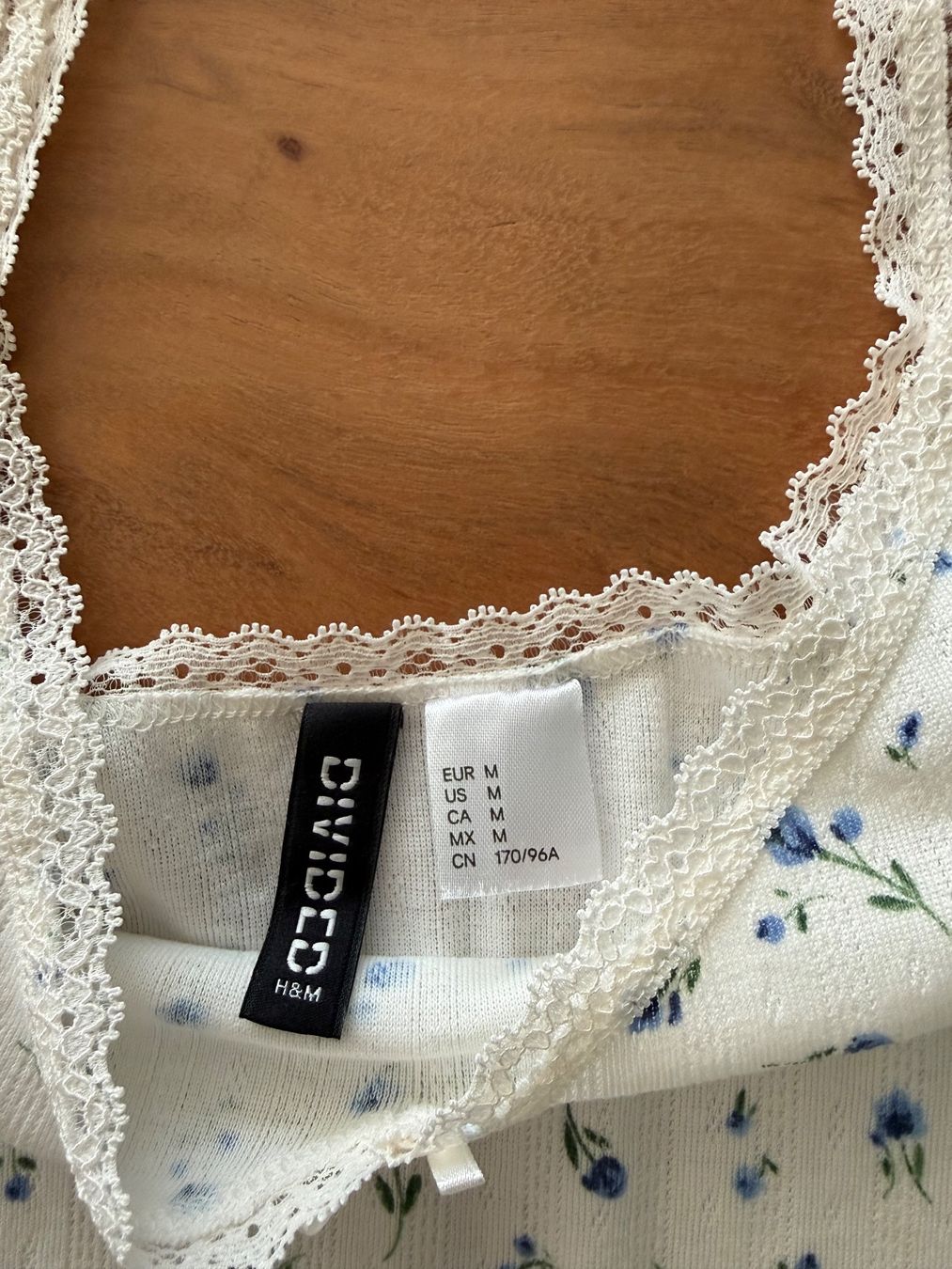 H&M Top: H&M Sommertop Gr. M mit Spitze – Nuovo (secondo la descrizione) da Giswil venduto da Ody2 2