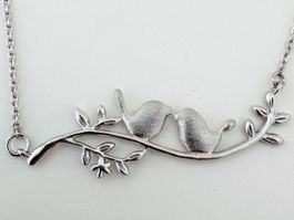 Kissing Birds - Halskette versilbert (Spatzen auf Ast, Neu)