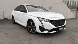 Peugeot 308 SW Kombi weiss neuwertiger Zustand