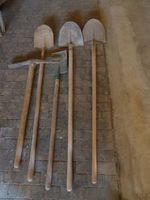 Lot Schaufel und Pickel