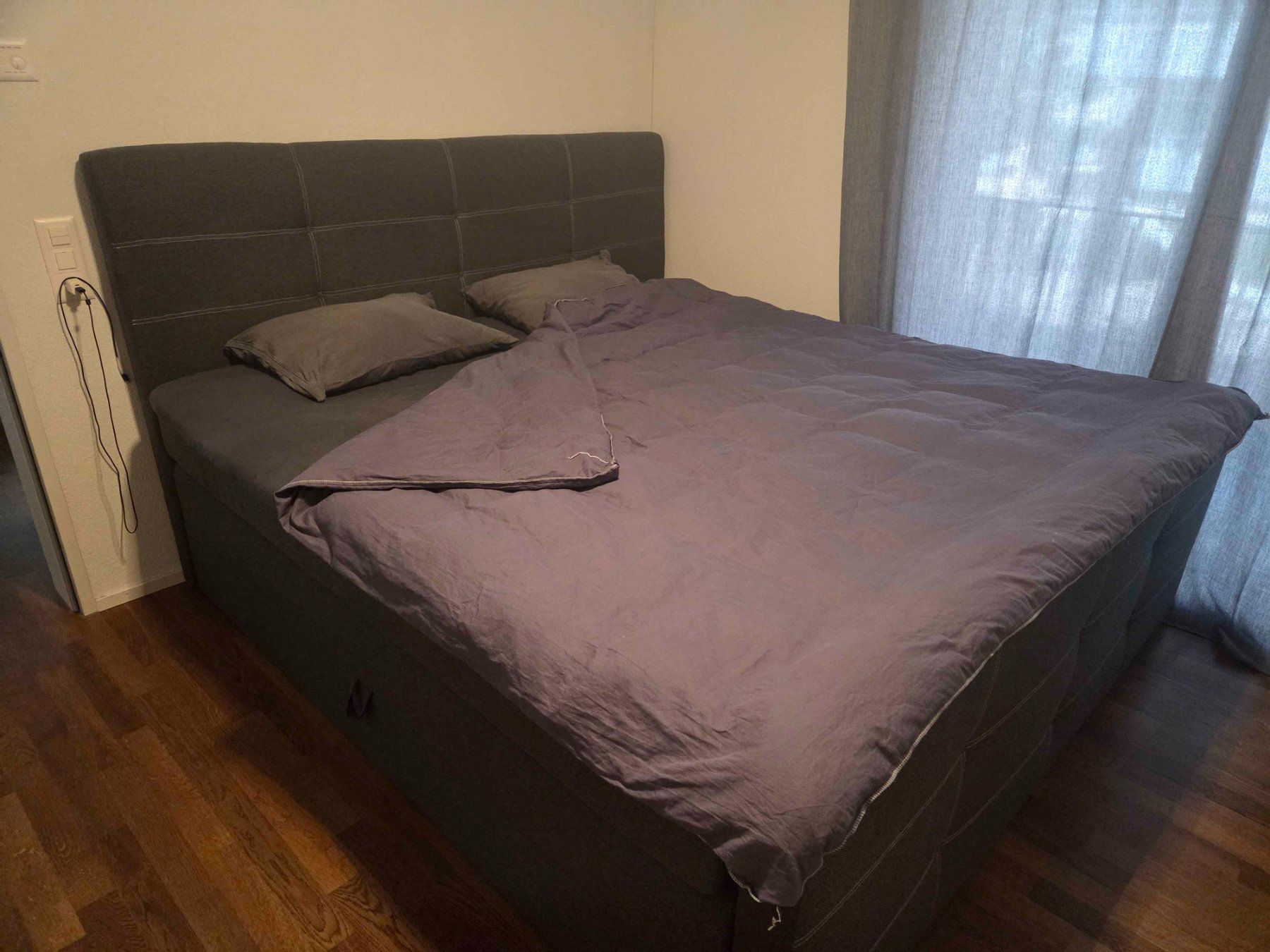 Divani: Wohnungseinrichtung bestehend aus Tisch, Sofa, etc. – Usato da Felben-Wellhausen venduto da Lxca 2