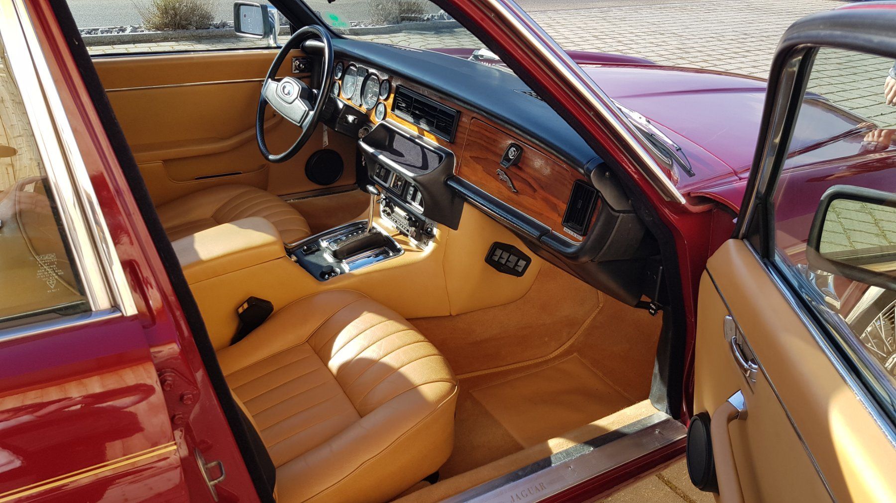 Jaguar Automobili: Jaguar XJ6 4.2 – Usato da Reinach AG venduto da Goldtimer 8
