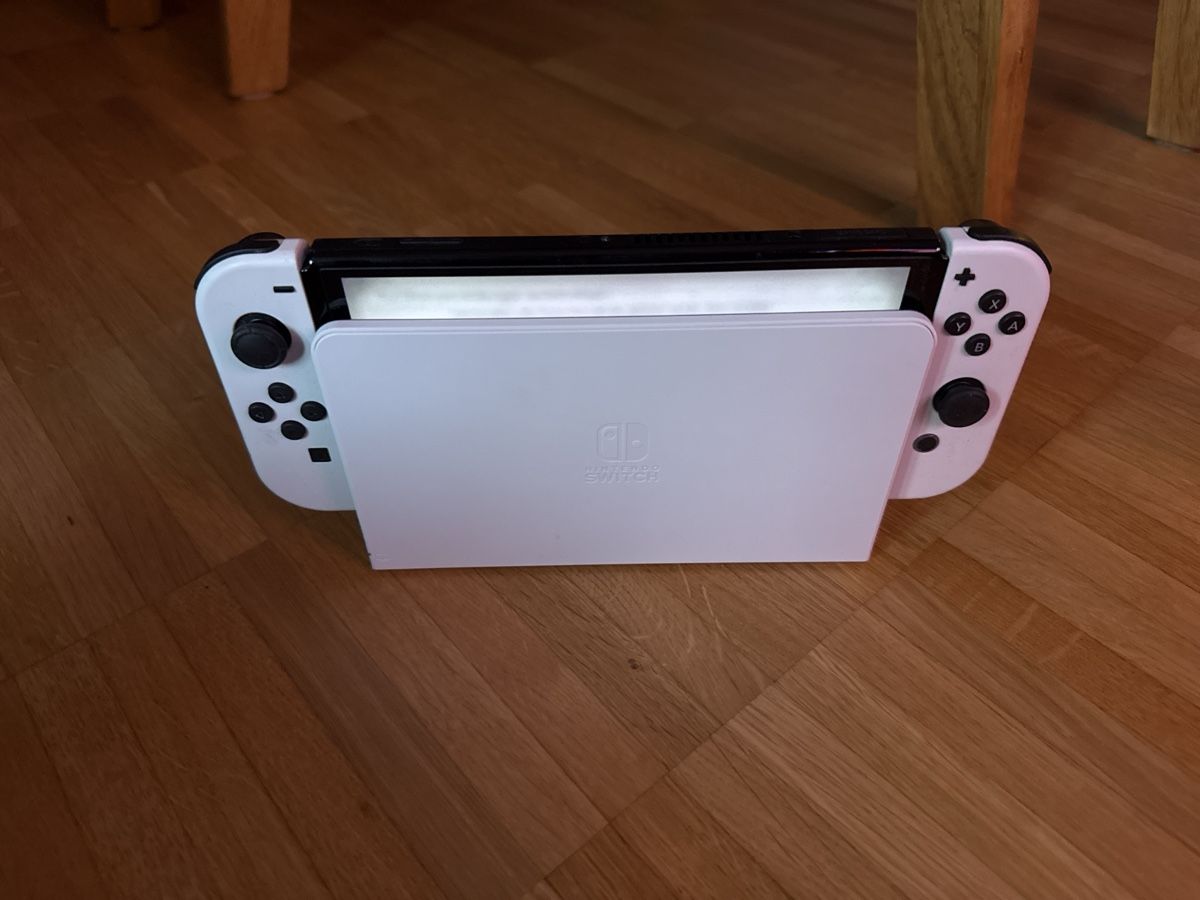 Nintendo Consoles: Nintendo Switch Oled  – D'occasion à Sissach par Merl01 3
