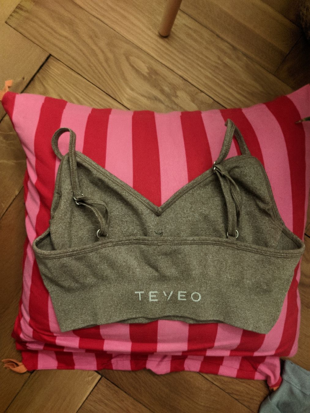 Teveo Top: TEVEO Sport BH S Braun – Nuovo (secondo la descrizione) da Riehen venduto da Milllivanilli 1
