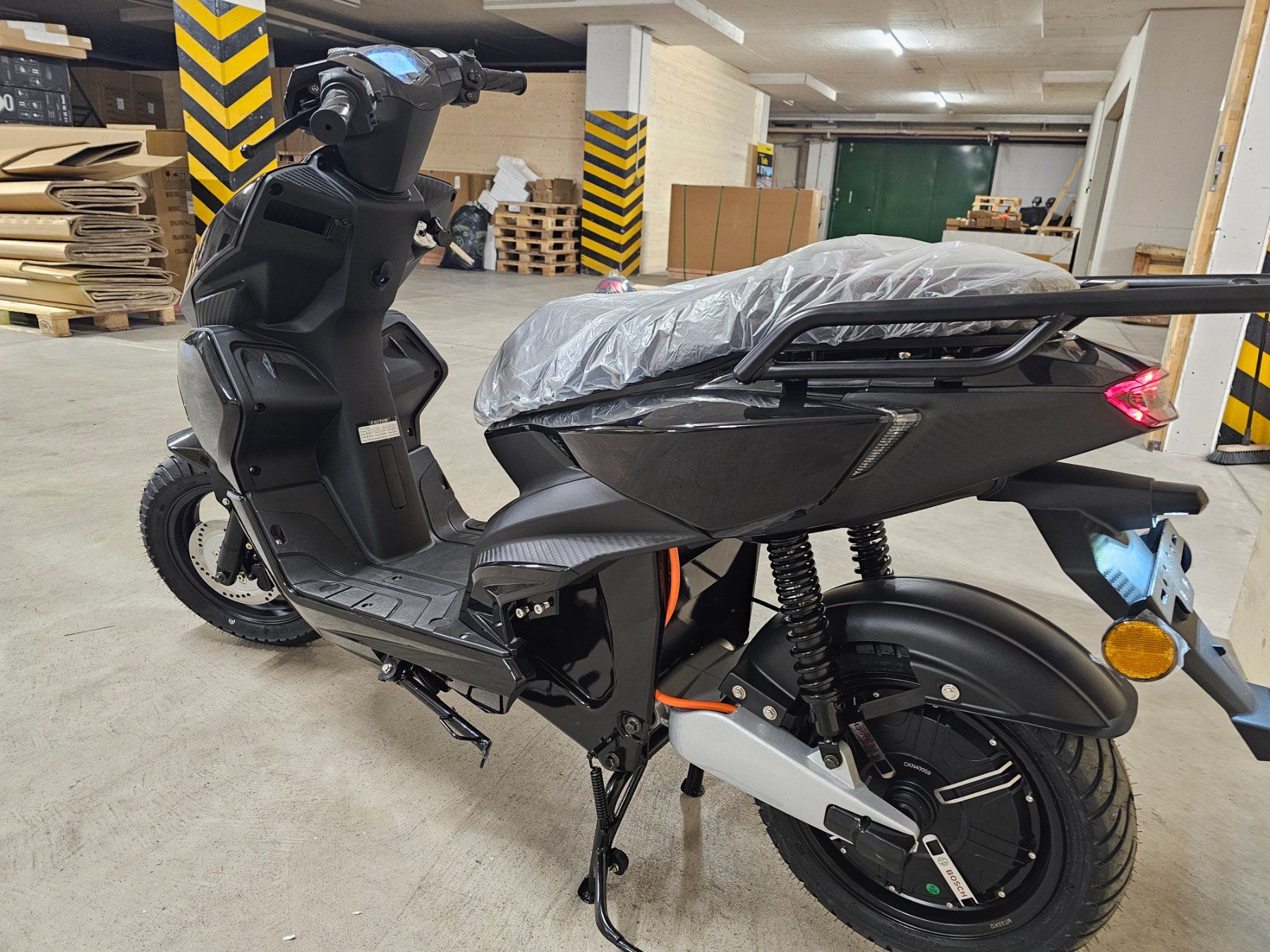 Scooter: E-Roller mit 3KW Bosch Radnabenmotor – Nuovo e nell'imballaggio originale da Bünzen venduto da MRB_Services 2