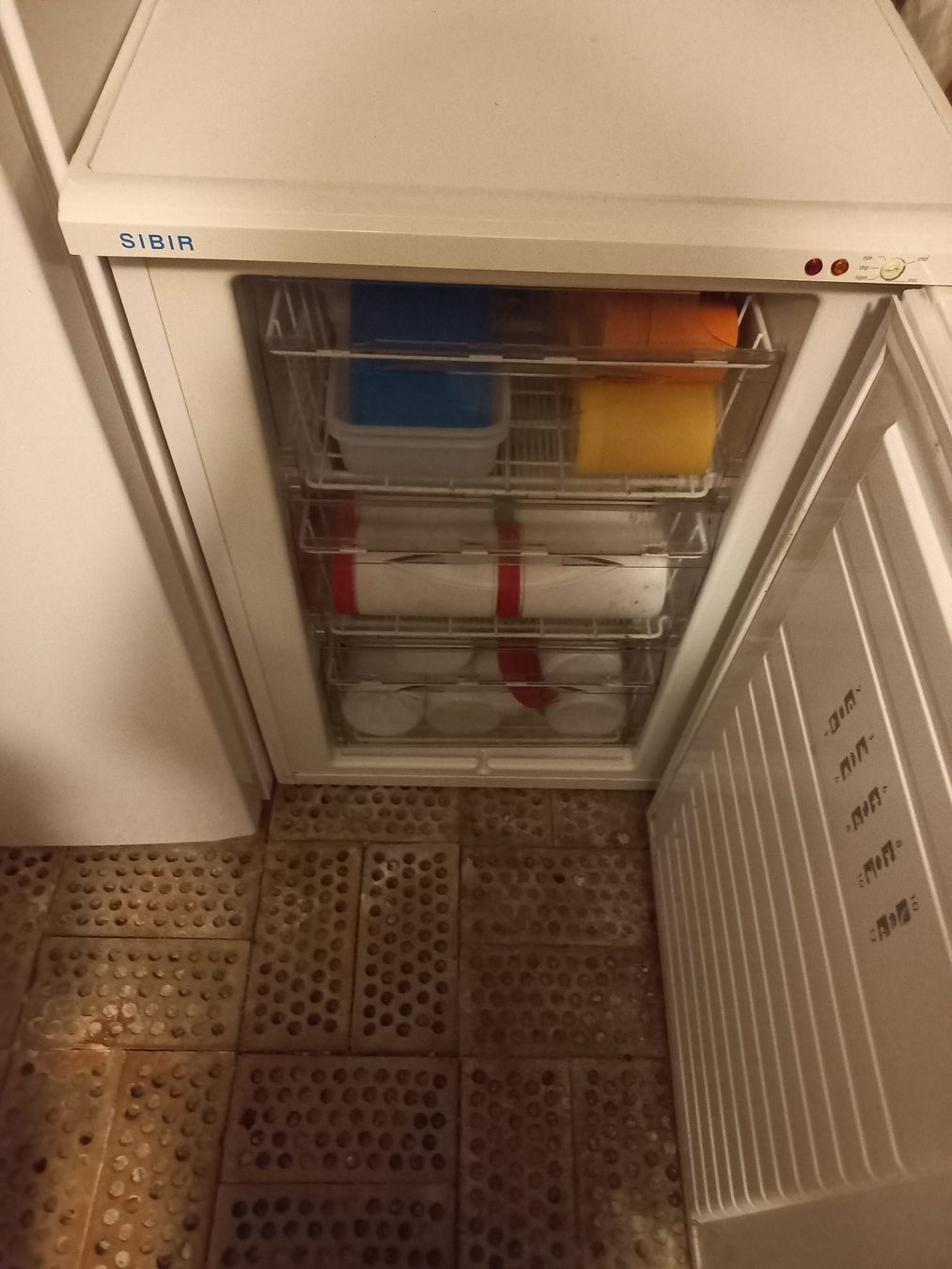 Gefrierschrank: Tiefkühlschrank Sibir – Gebraucht aus Kaufdorf von EdelmannPaPrintGmbH 1