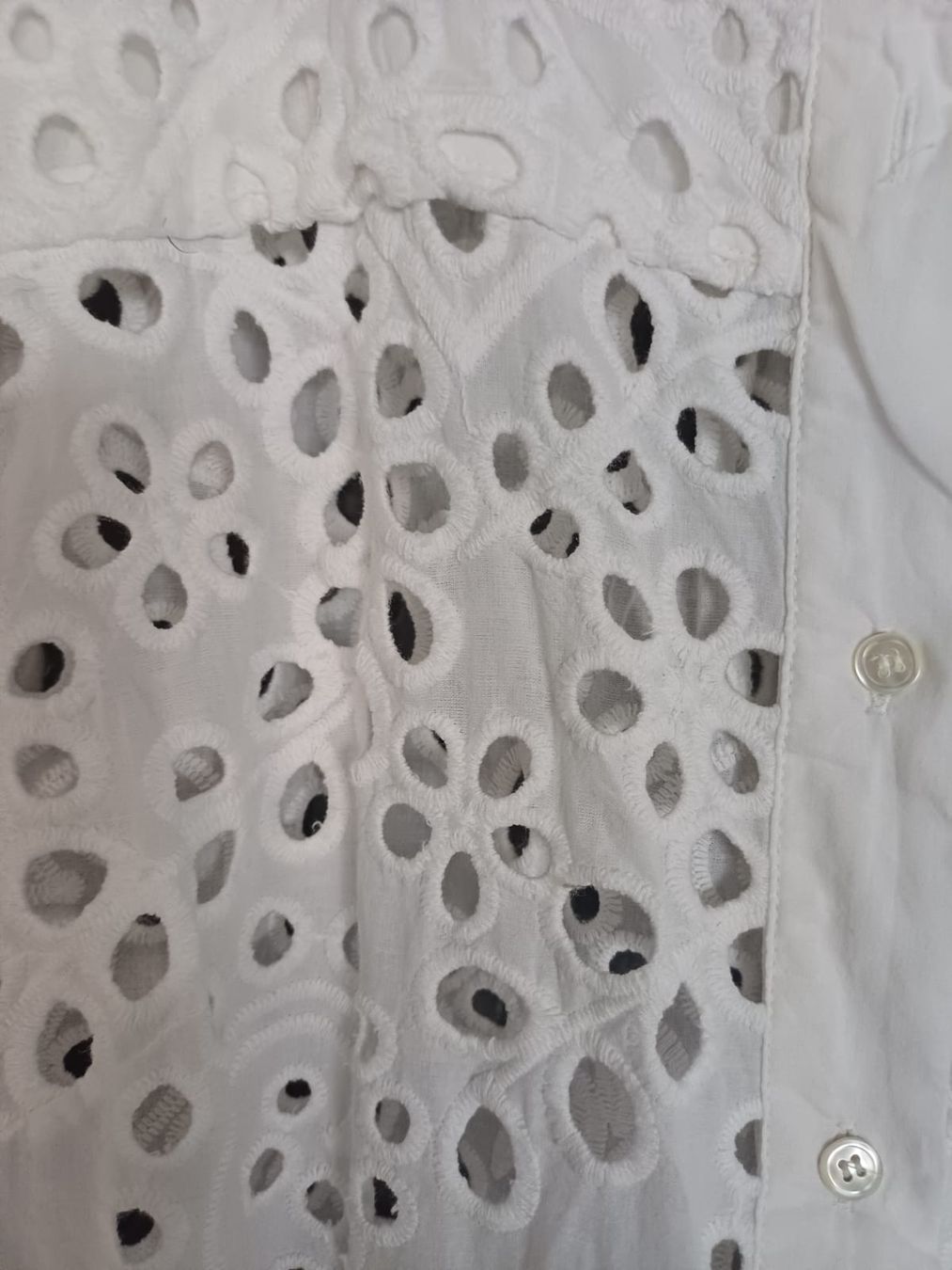 Vestiti: Robe chemise blanche broderie anglaise – Usato da Collonges venduto da cam_72xf 1