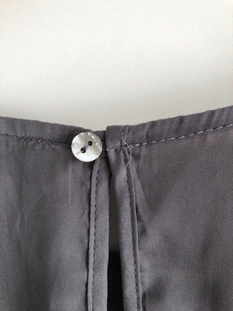 Camicette: Steingraue Bluse, Foschini, 44, ohne Arm, Polyester – Usato da Hünenberg See venduto da dustein 3
