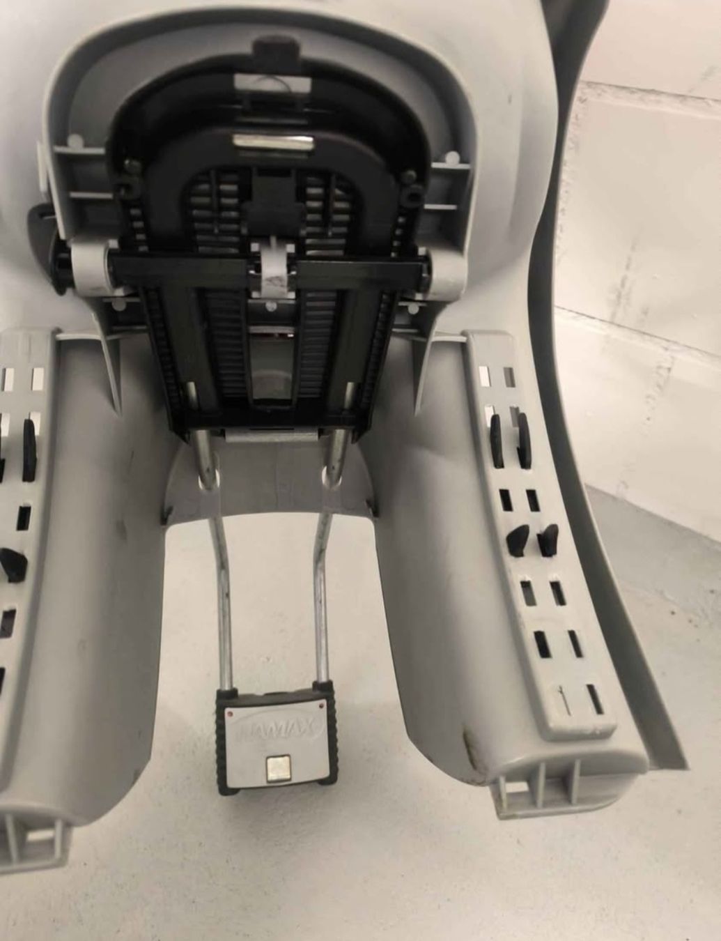 Velos: Hamax Fahrrad-Sitz mit Helm – Gebraucht aus Oensingen von mamma86 3