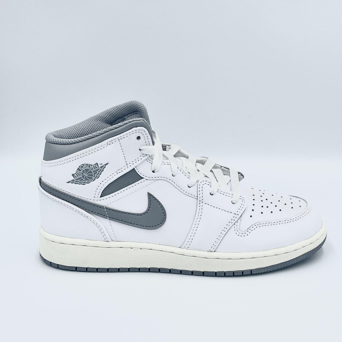 Jordan Scarpe da donna: Nike Air Jordan 1 Mid Neutral Grey EU 37.5 – Nuovo e nell'imballaggio originale da Erlinsbach venduto da sasneakers 1