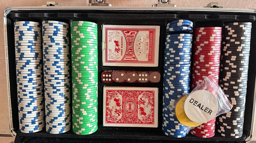 Spiele: mallette de jeux – Gebraucht aus Penthalaz von Brunogtr35