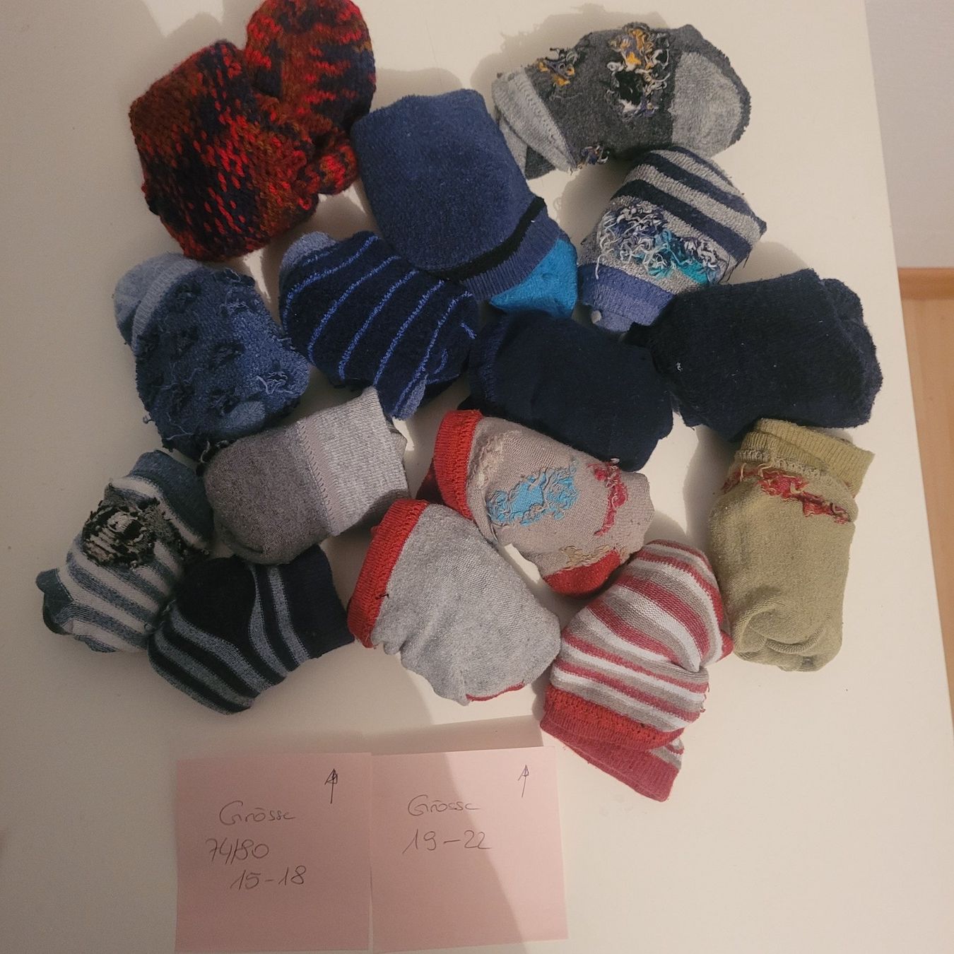 Lotti & Set di vestiti: F: 15x Socken/Stopsocks Gr. 15-18 u.19-22 – Usato da Bremgarten b. Bern venduto da Marge7979 2
