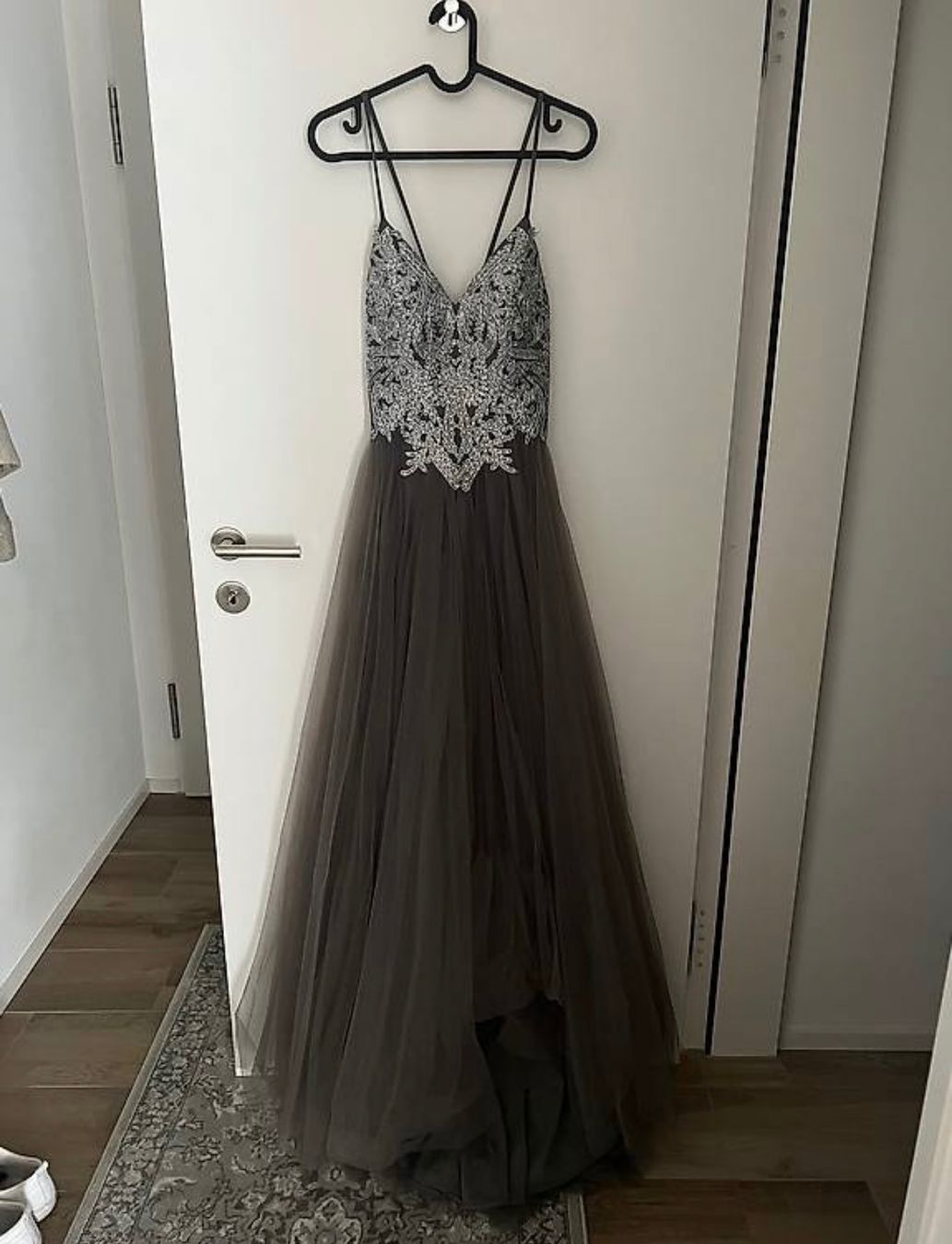 Vestiti: Abendkleid Mascara – Nuovo (secondo la descrizione) da Wallisellen venduto da SKO96