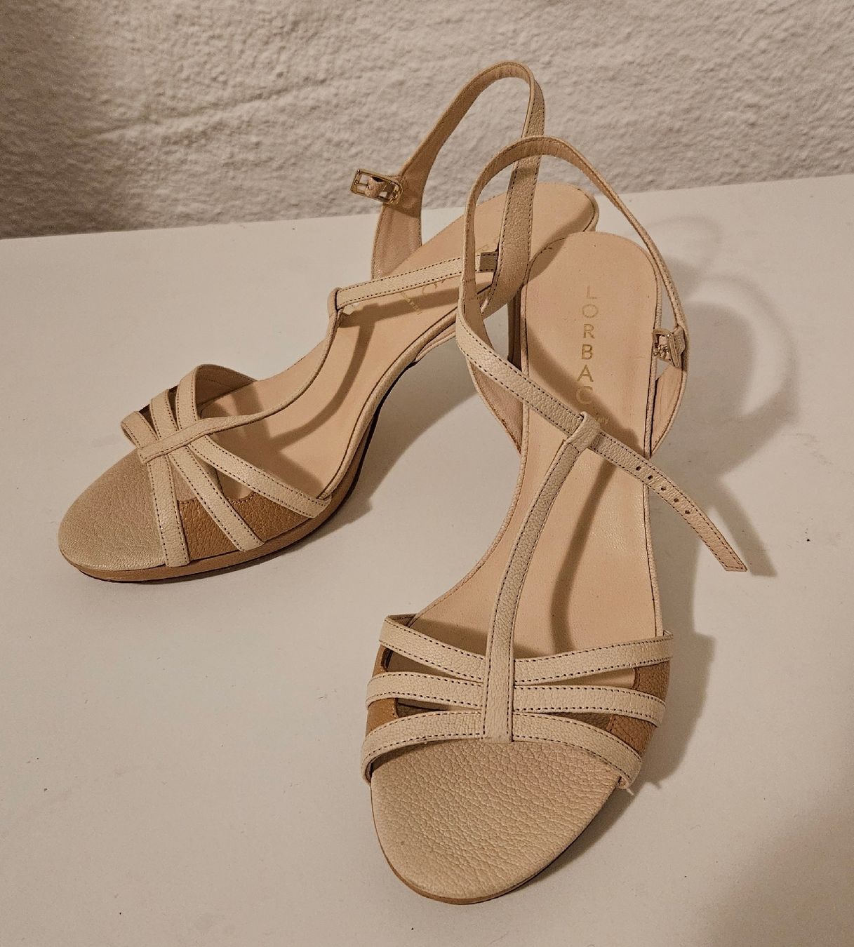 Scarpe da donna: Lorbac Cream Leather Heels - Size 41 – Usato da Basel venduto da kai_2d7g