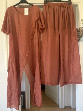 ENSEMBLE BLUSE ET PANTALONS! M SOLDES DE FIN DE SAISON