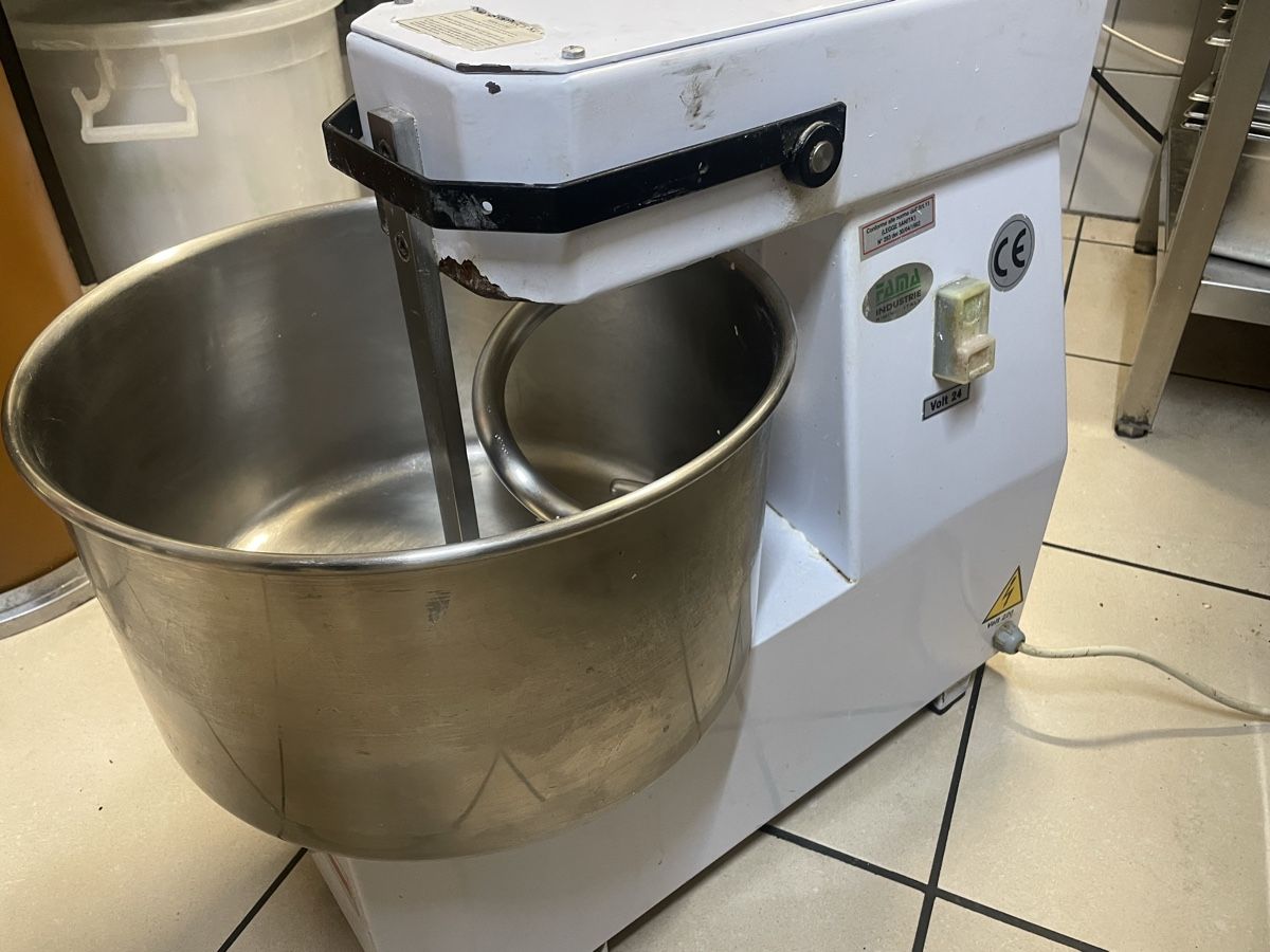 Elettrodomestici da cucina: Pétrin à pâtes – Difettoso da La Chaux-de-Fonds venduto da Transportchezmax