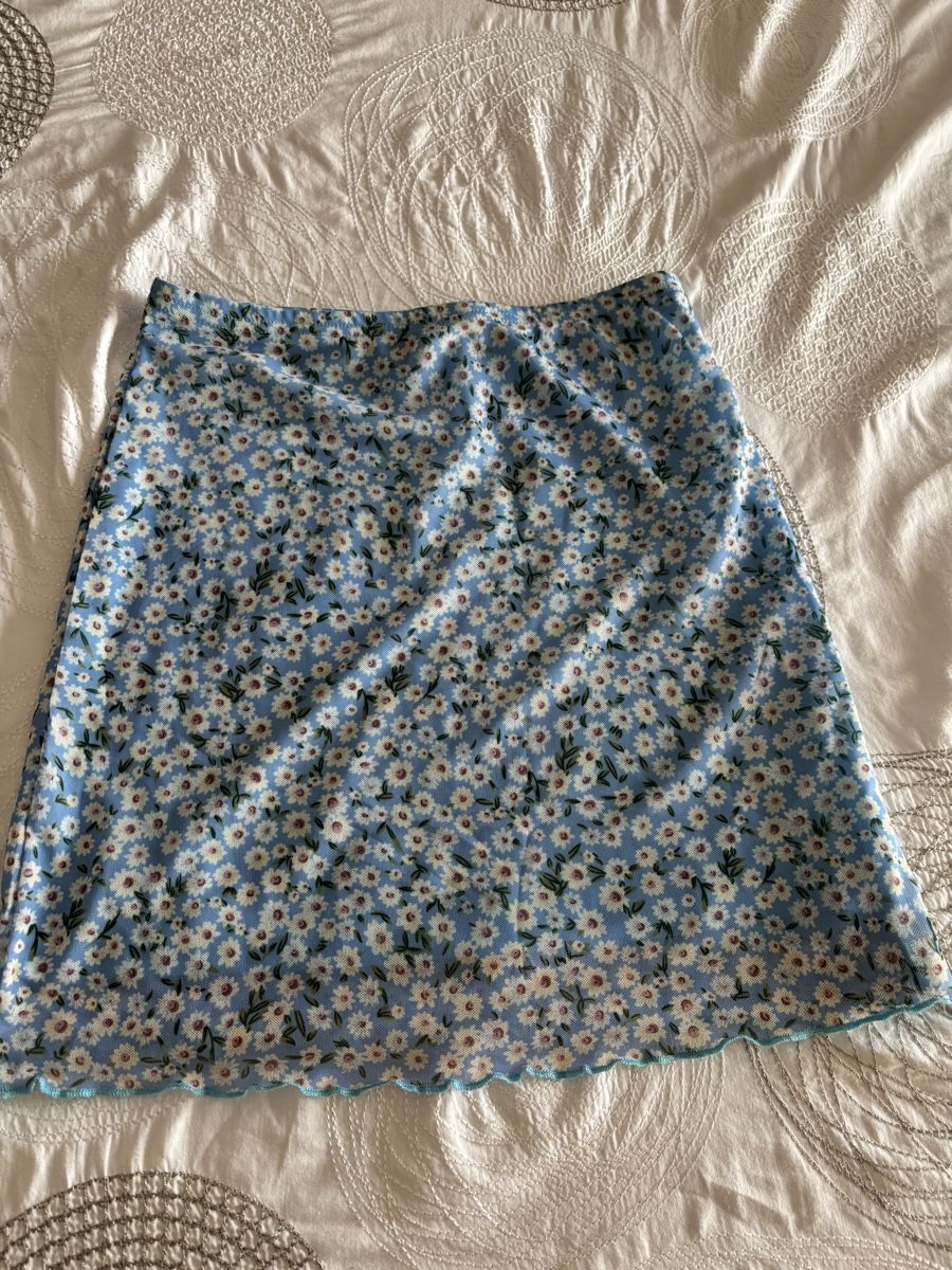 Gonne: Rock Blumenmuster hellblau Grösse S guter Zustand – Usato da Salenstein venduto da Silly...0