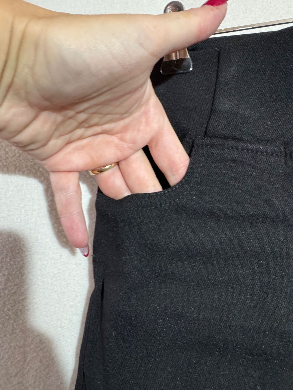 Pantalons: Schwarze Hose ca Gr. S – Neuf avec emballage d'origine à Grosswangen par second_hand_dress 3