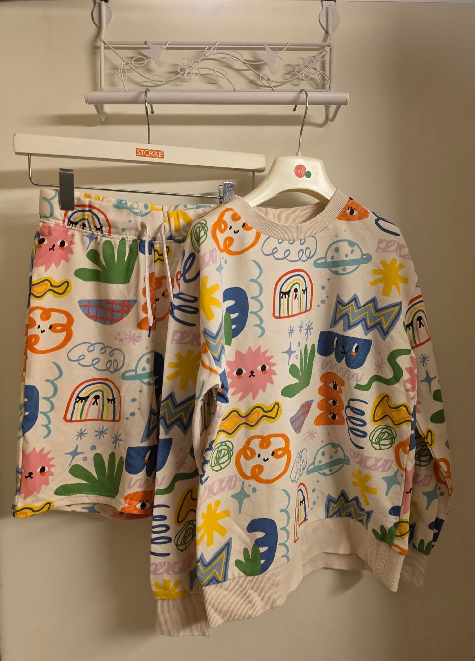 Kleiderpakete & -sets: Set aus Shorts & Sweater, Gr. 140 – Neu (gemäss Beschreibung) aus Zürich von Pemberleys