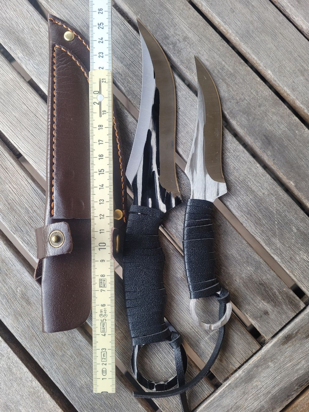 Accessoires: 2 Handgefertigte Messer mit Kunstlederscheide – Neuf avec emballage d'origine à Herzogenbuchsee par Melissa110 1
