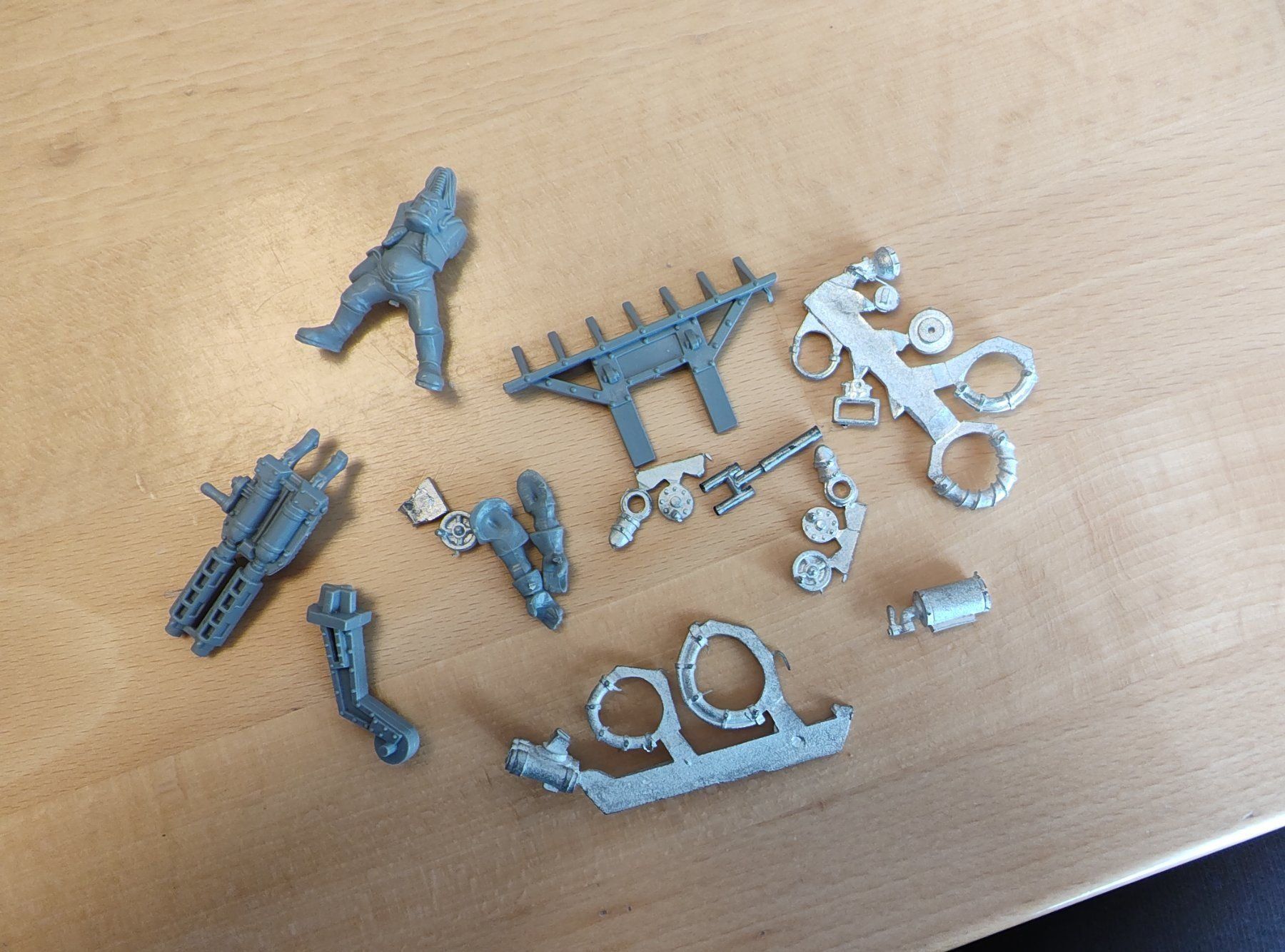 Kit di modellismo & Modellini statici: WARHAMMER 40K - OLD ORKS BITS BUGGIES 3RD EDITION – Usato da Matran venduto da Rafiki91
