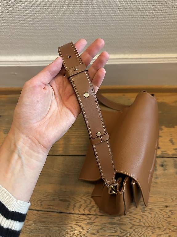 Carolina Herrera Taschen für Damen: Carolina Herrera Doma Insignia Handtasche – Gebraucht aus Basel von selise 1