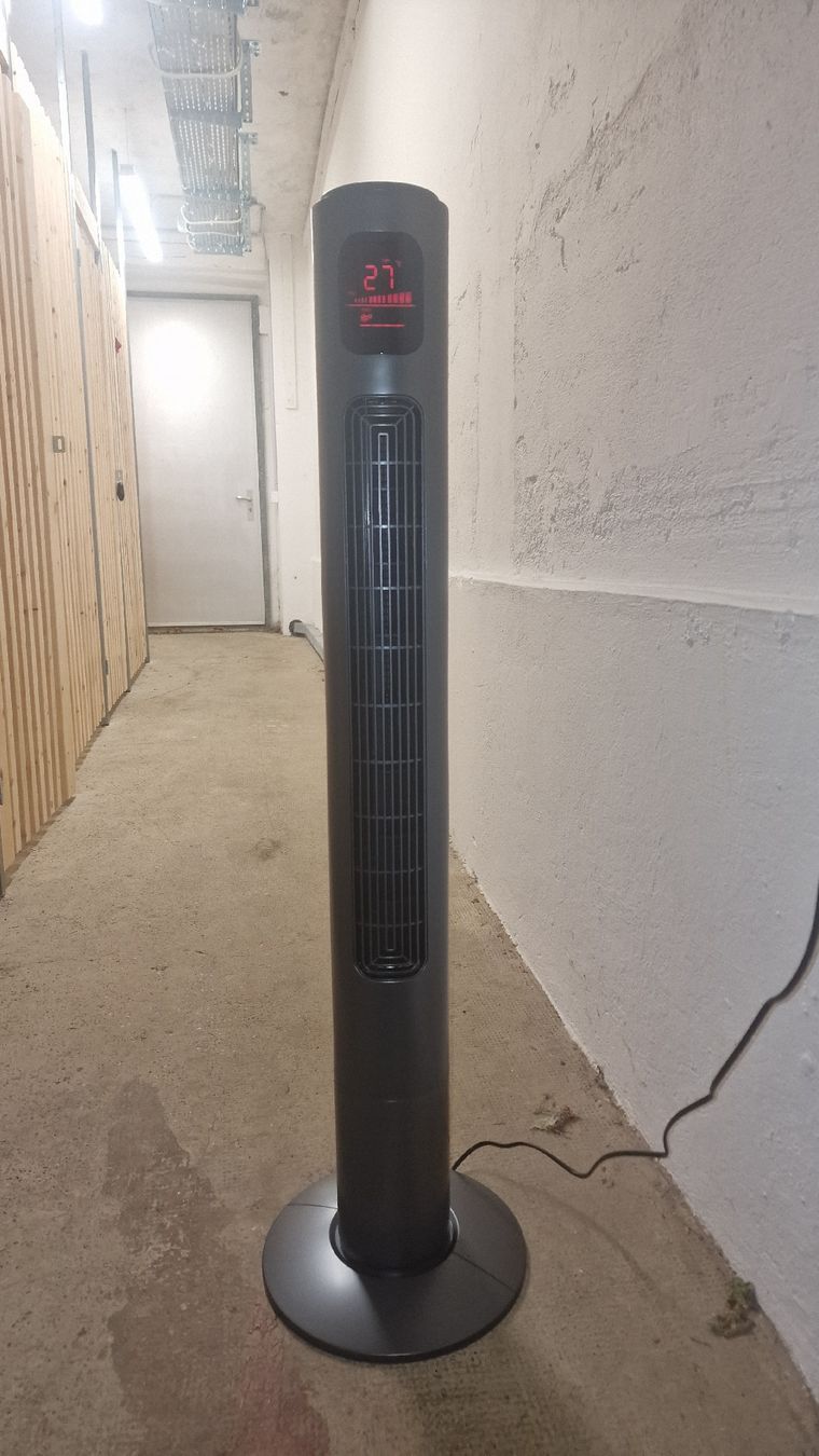 Ventilatori: Standventilator KOENIC mit Fernbedienung, gebraucht – Usato da Bözberg venduto da Mickey87. 1