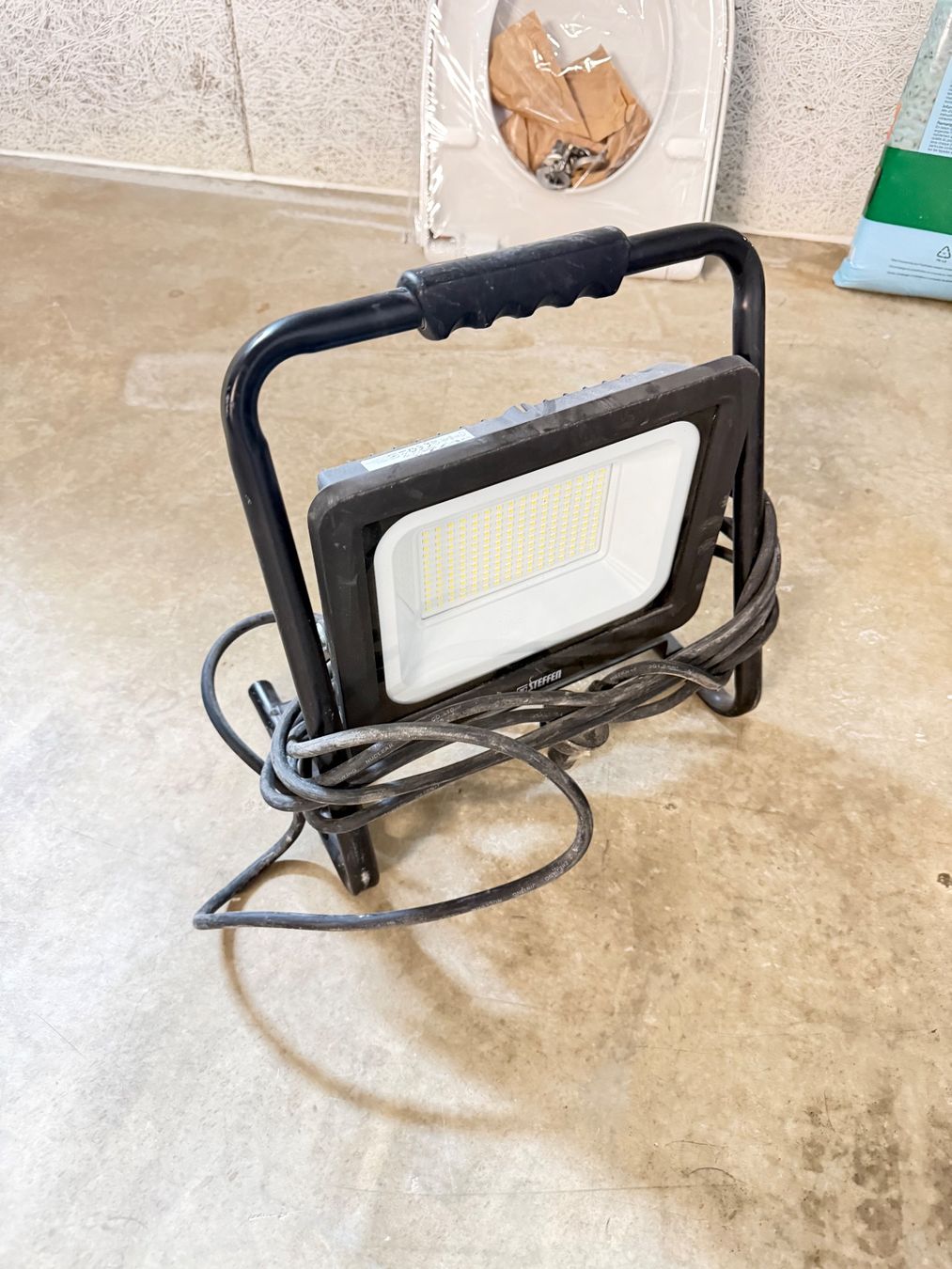 Lampade: Baustrahler LED 100W 16000lm IP65 – Usato da Zollikofen venduto da Level_911