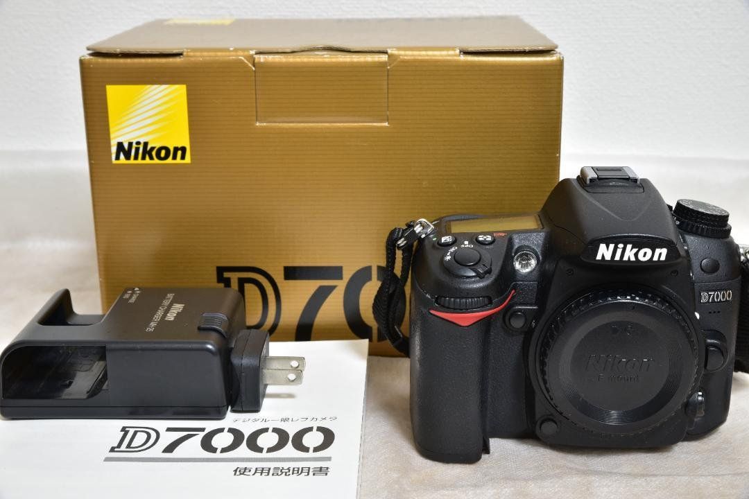 Nikon D7000 Body+ Nikon MB D11 GRIP + 6 Months Guarantee (Gebraucht) in ...