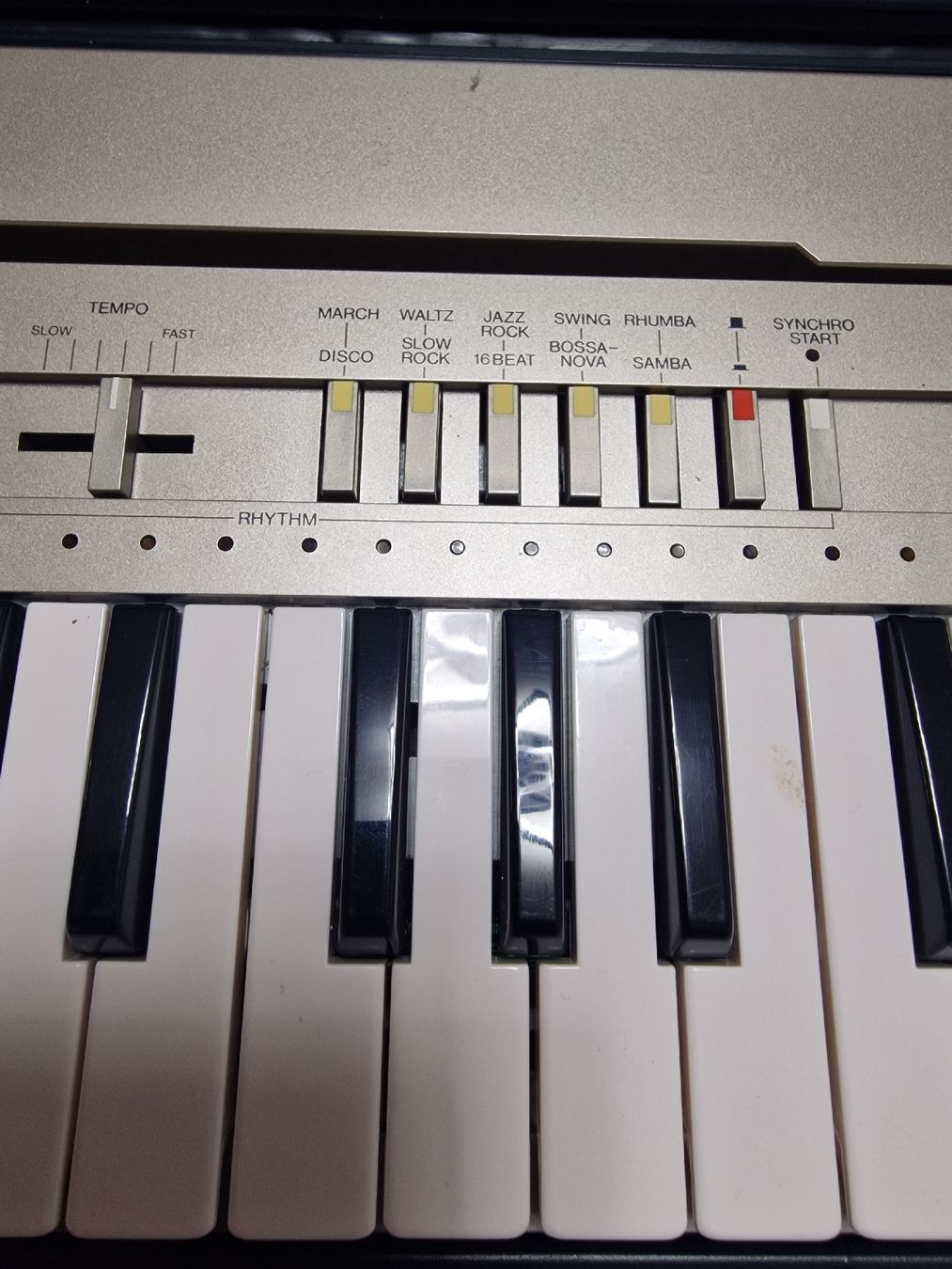 Yamaha Strumenti musicali: Yamaha PortaSound PC-100 Keyboard – Usato da Herzogenbuchsee venduto da ioa_zcm6 5