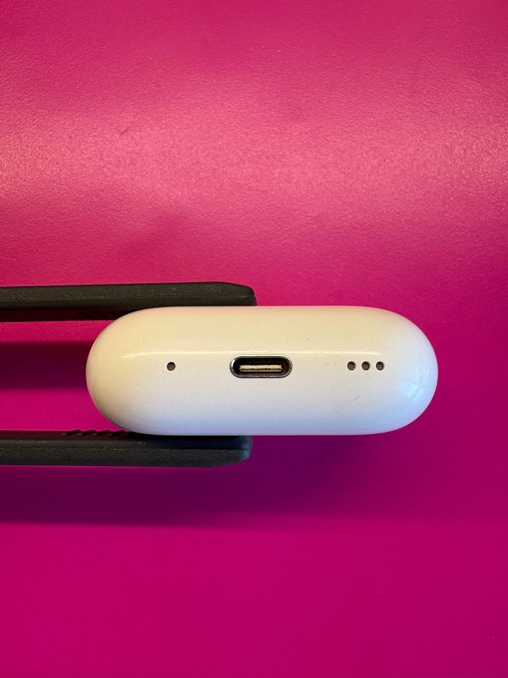 Apple Caricabatterie: Apple AirPods Pro2 charging case (A2968). – Usato da Lausanne venduto da sil_2dxk 4
