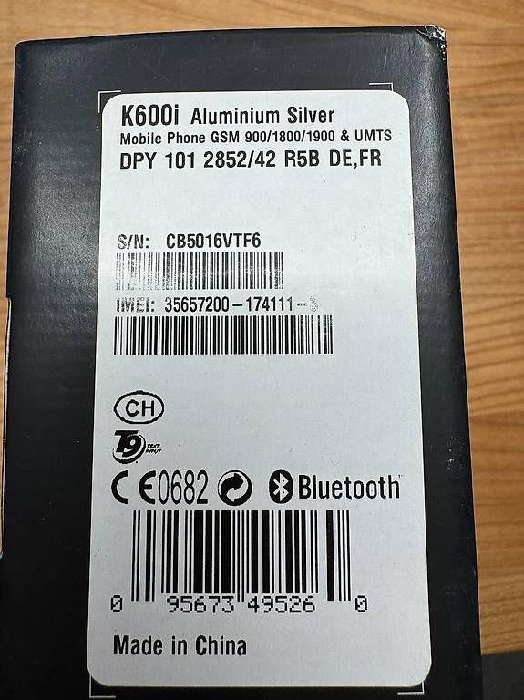 Ericsson Telefoni cellulari / Smartphones: Sony Ericsson K600i Aluminium Silver - originalverpackt – Nuovo e nell'imballaggio originale da Neftenbach venduto da Bambam3 4