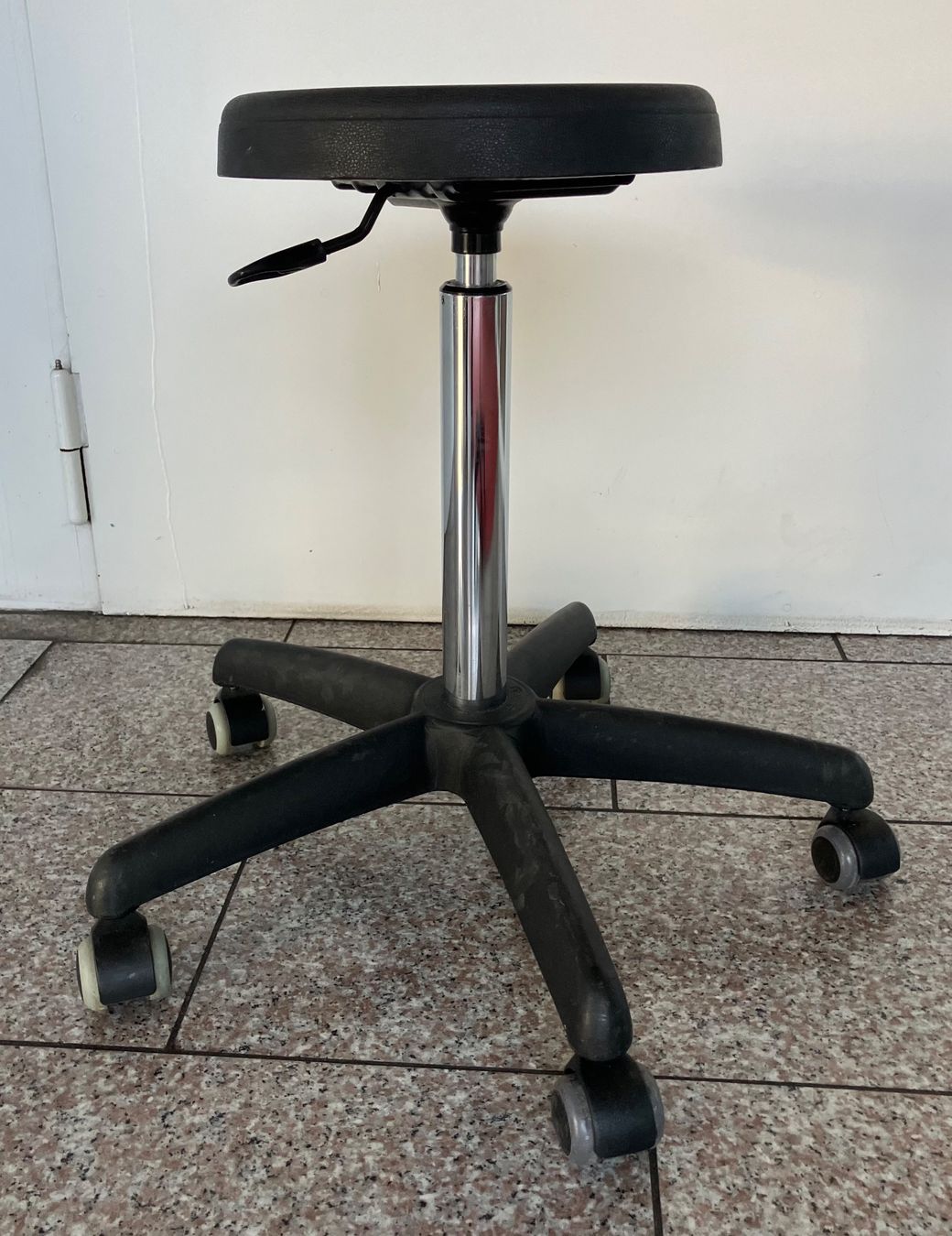 Tabourets: Rollhocker hydraulisch höhenverstellbar – D'occasion à Wädenswil par Messervice