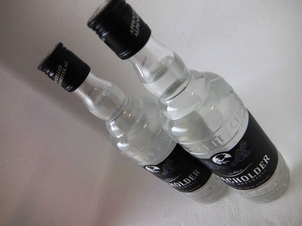 Spirituosen: 2x Echter Wacholder Appenzell  43% 50cl. – Neu und originalverpackt aus Wöschnau von Vinsale 5