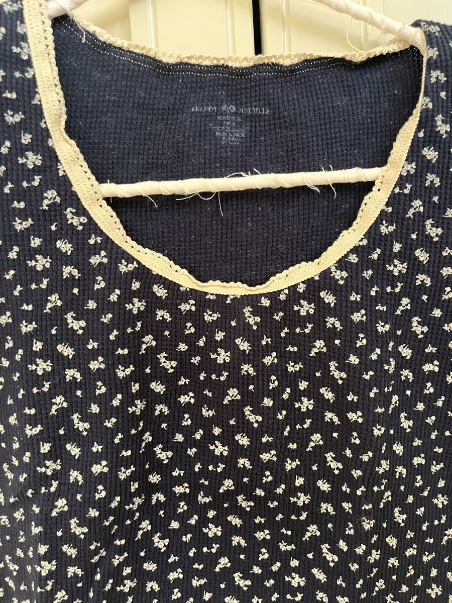 Brandy Melville T-shirt: T-shirt Brandy Melville  – Usato da Neudorf venduto da wen_9jfq 1