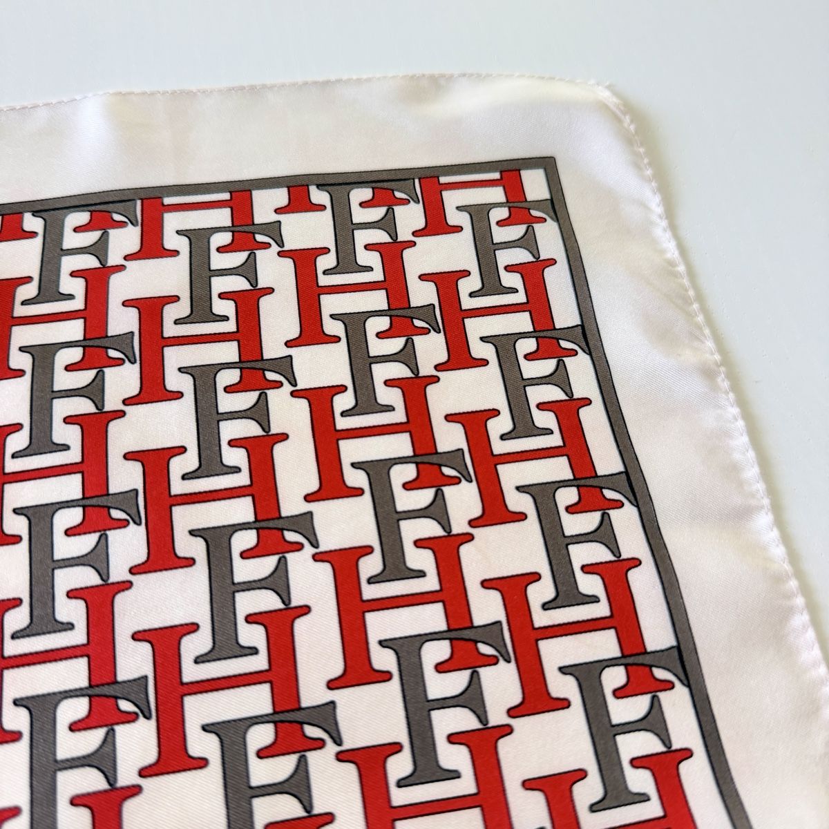 Hemisphere Foulards, Tücher & Schals: HEMISPHERE Silk Scarf – Gebraucht aus Freienbach von Avviivva_Shop 2