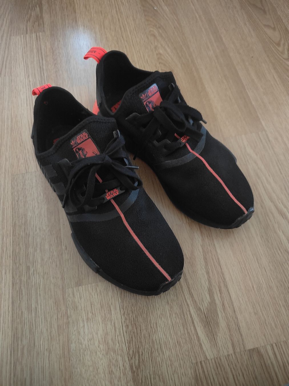 Adidas Herrenschuhe: Baskets Adidas Star Wars noir rouge taille 43 1/3 – Gebraucht aus Biel/Bienne von Edi5Roli3