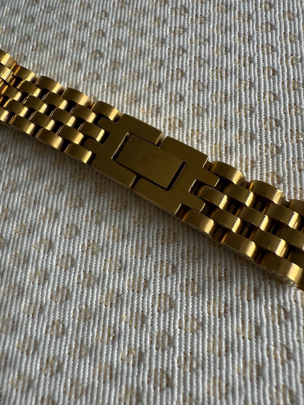 Armbänder & -reifen: Bracelet en acier doré – Gebraucht aus Sion von accroshoes 7