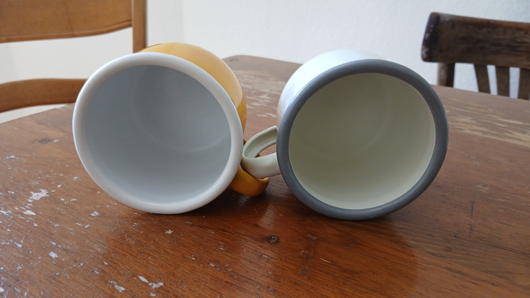 Set di piatti: 4x Emaille Tassen Argon Tableware - Gelb/Weiss,Camping/Küche – Usato da Basel venduto da Bingelito 2