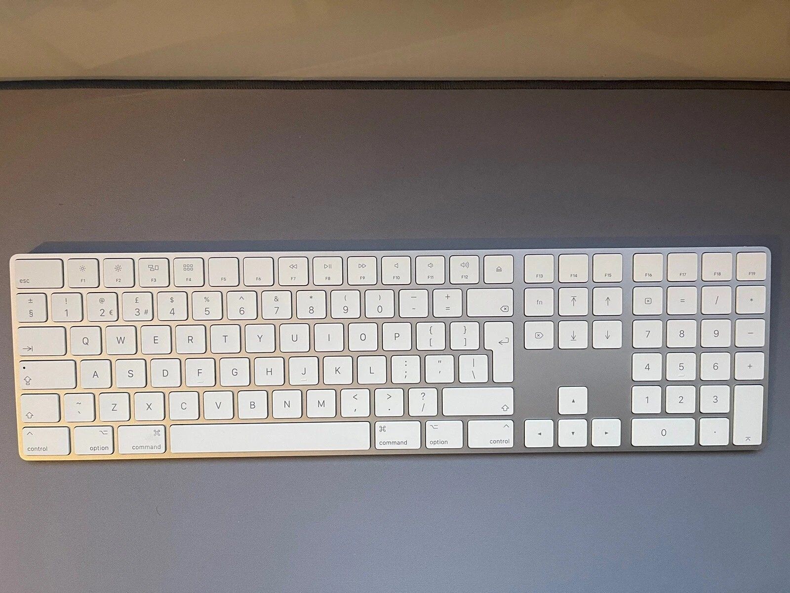 Apple Claviers: Magic Keyboard with Numeric Keypad – D'occasion à Kriens par SupiDupiDeal 1