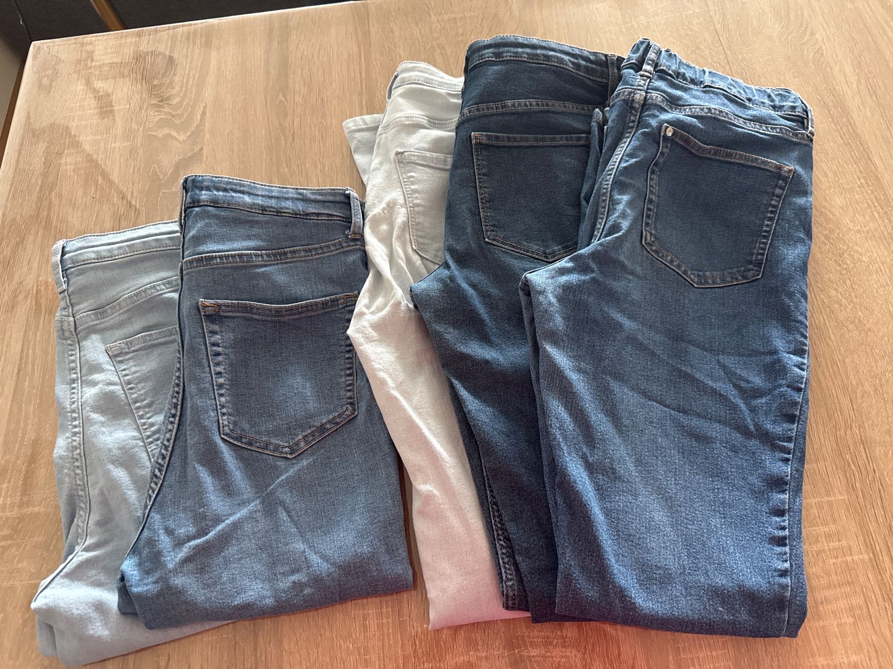 H&M Pantaloni: 5 Mädchen Jeans – Usato da birsfelden venduto da Giuseppe70