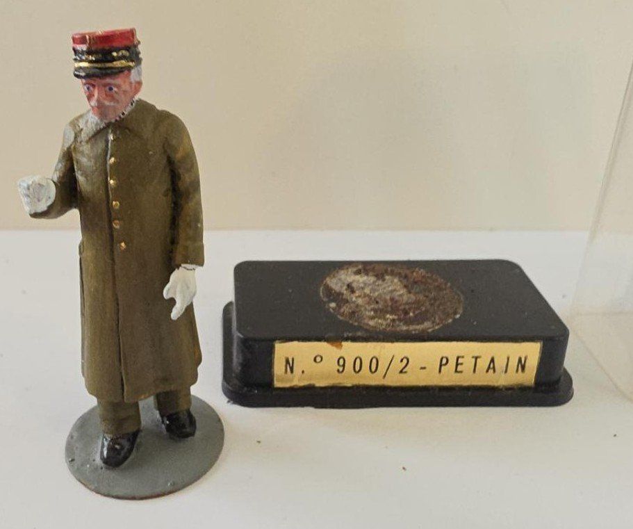 Statuette: Alymer figurine Maréchal Pétain 900/2 – Usato da St-Sulpice VD venduto da Davyd-a-Doc 1