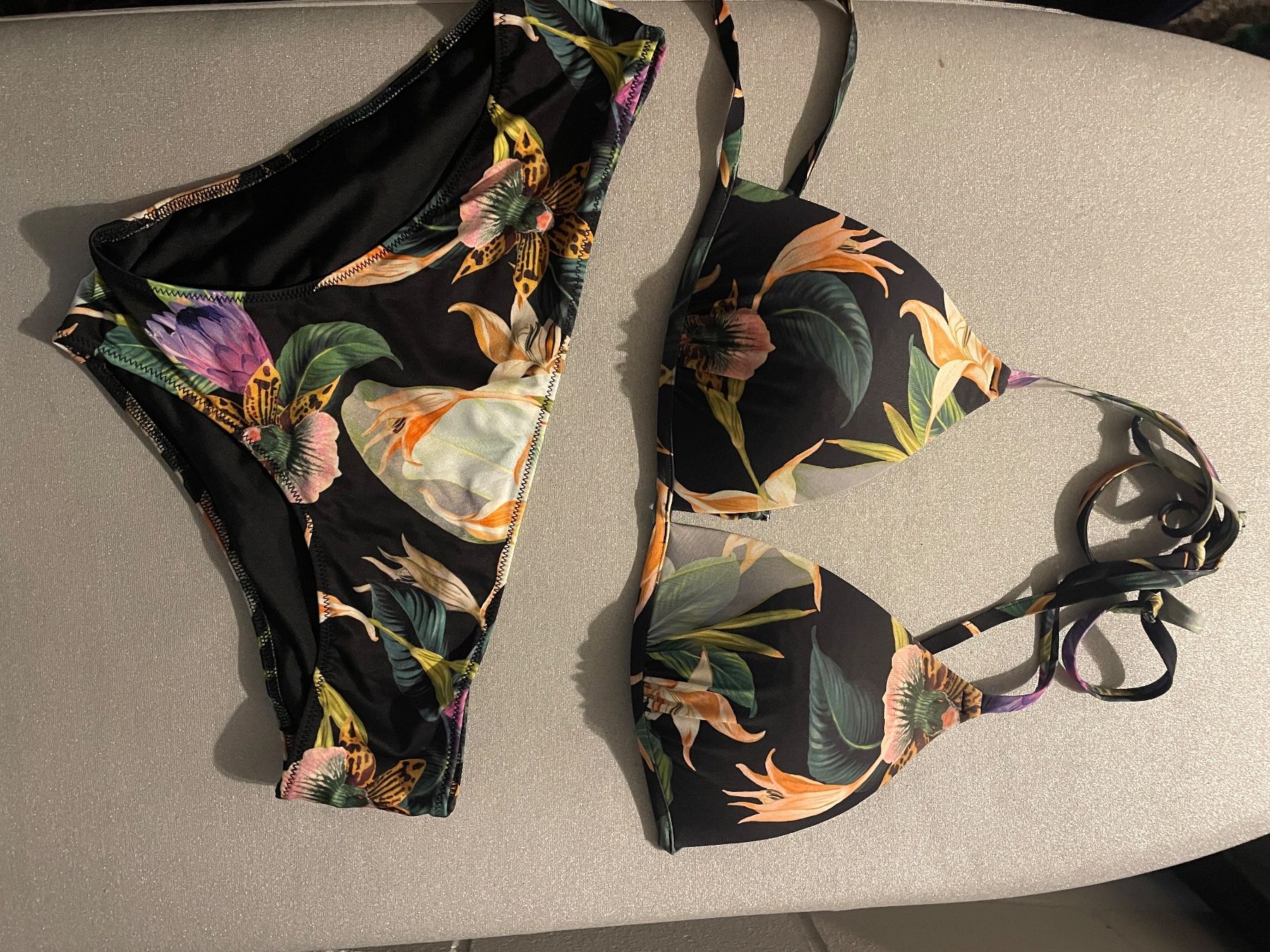 Lotti di vestiti: 4 Bikinis Gr.L – Usato da Obfelden venduto da 3zwerge 1