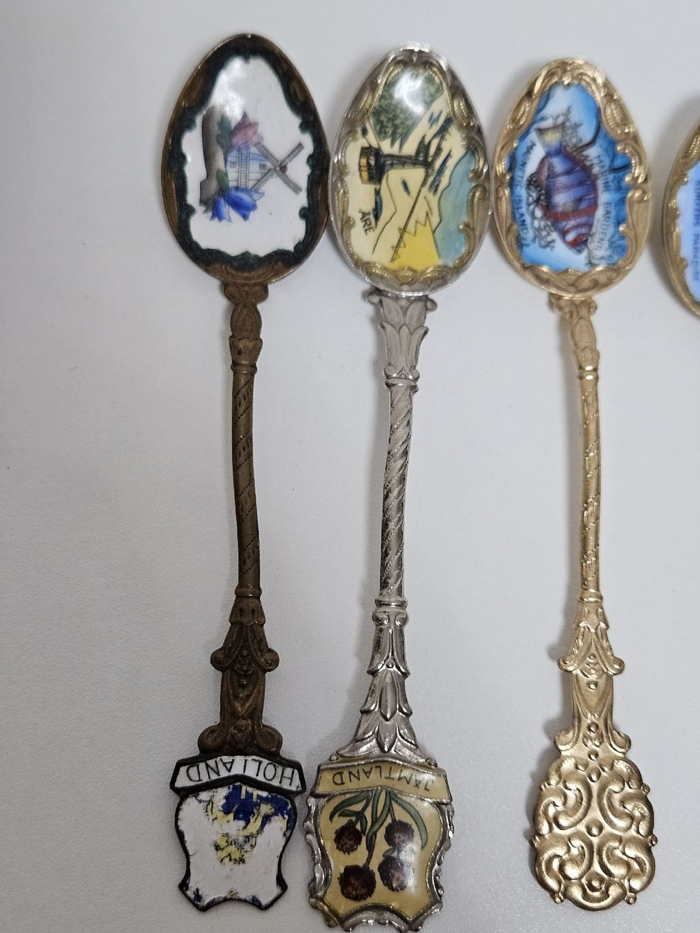 Cucchiai: 4er Set Löffel mit Schweizer Motiven, Souvenir-Löffel – Usato da Schlieren venduto da Bestleo 1